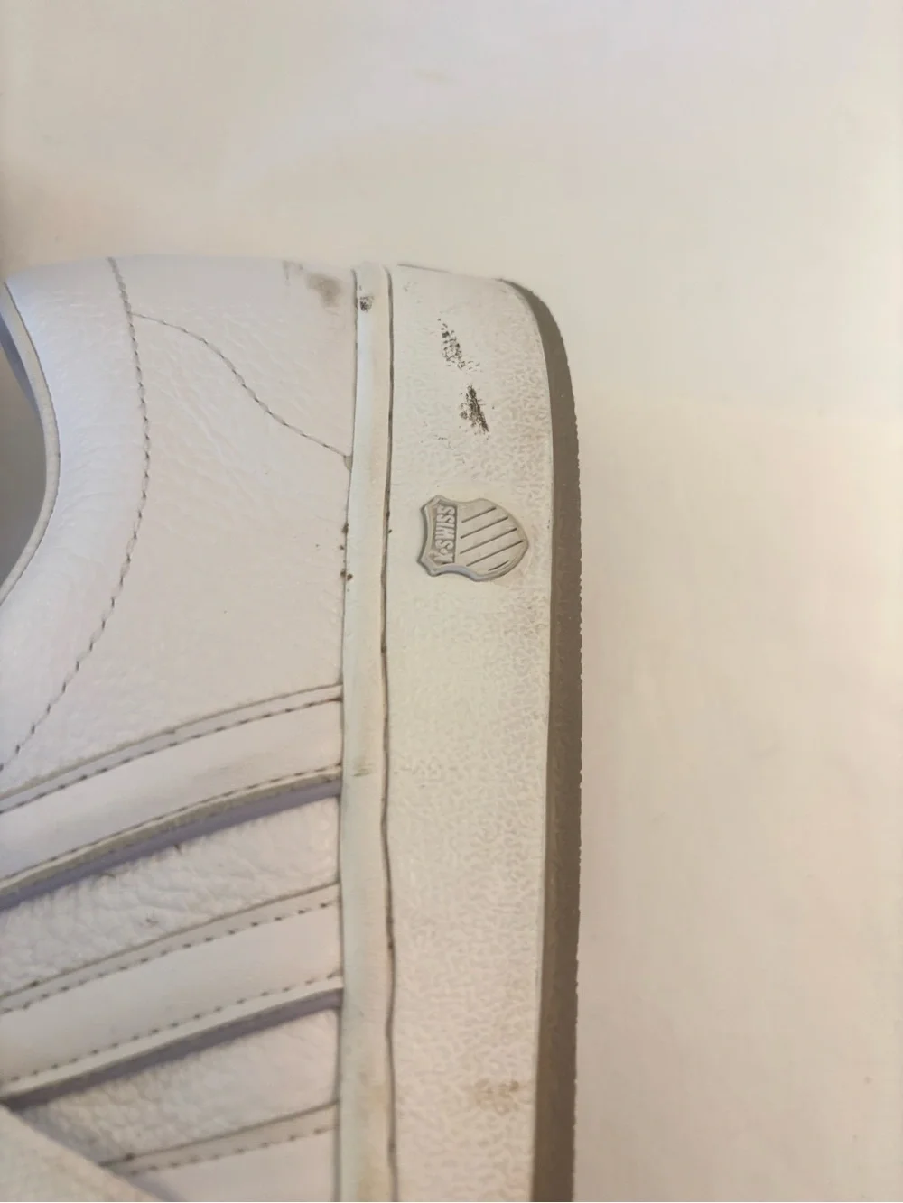 K Swiss women’s White Leather Casual Sneakers